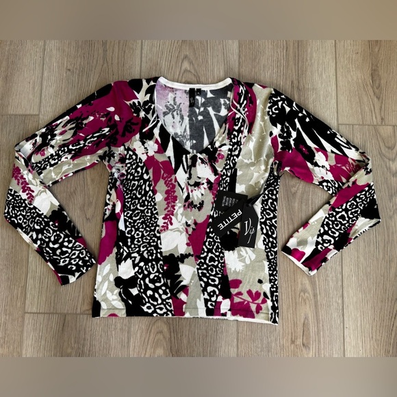 Women's Multicolor Patterned Top Petite. - Picture 11 of 11